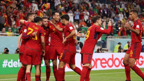 Los jugadores de Espa&ntilde;a celebran un gol ante Costa Rica en el Mundial de Qatar 2022