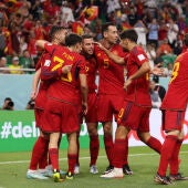 Los jugadores de España celebran un gol ante Costa Rica en el Mundial de Qatar 2022