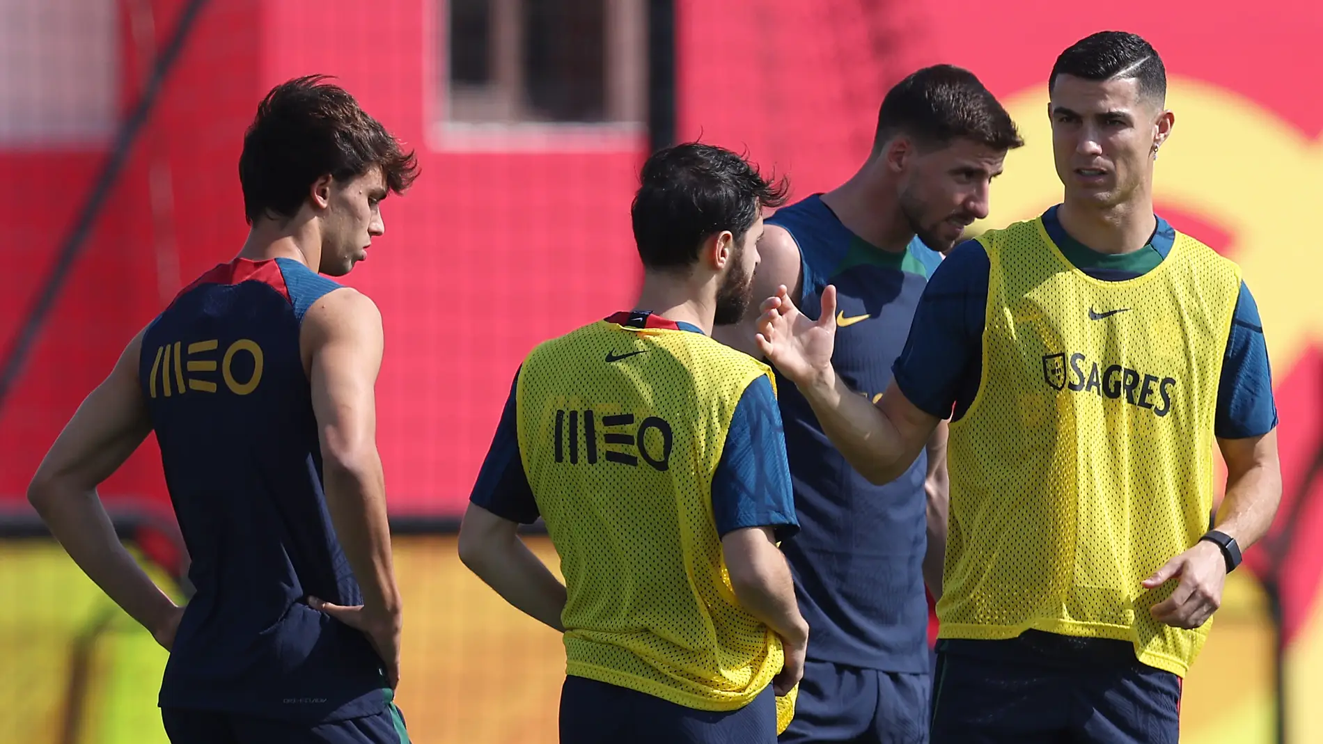 Cristiano Ronaldo, Bernardo Silva, Joao Felix y Rúben Dias durante un entrenamiento con Portugal
