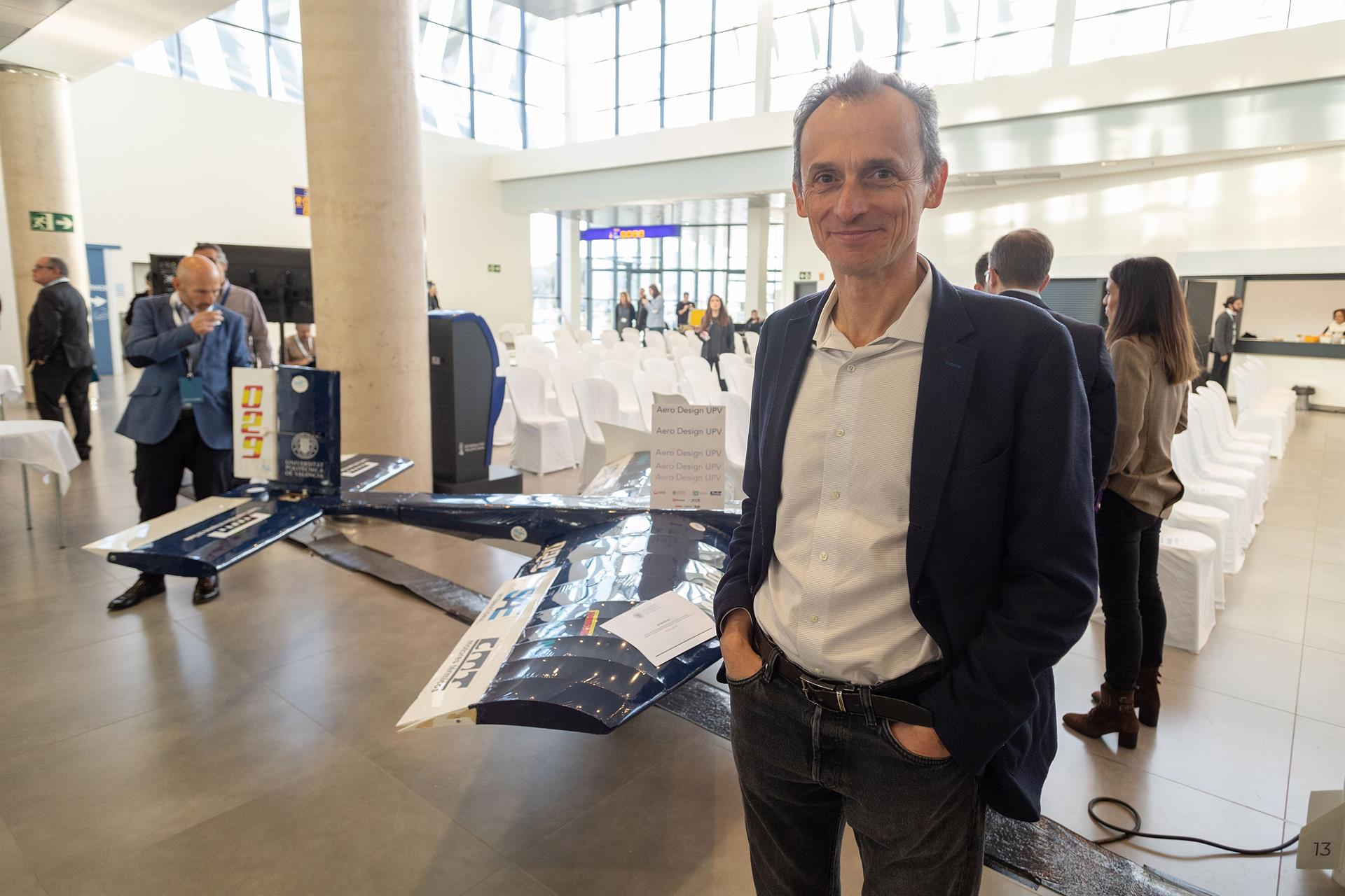 Pedro Duque asegura que en un aeropuerto como el de Castellón se podrían incluso ensayar los aeropuertos del futuro Pedro Duque asegura que en un aeropuerto como el de Castellón se podrían incluso ensayar los aeropuertos del futuro