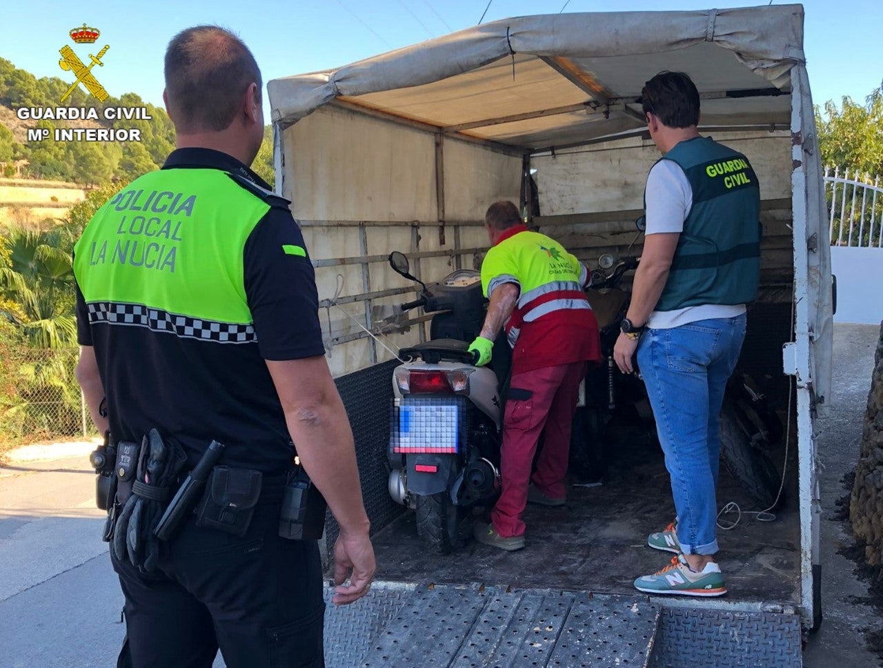La Guardia Civil detiene al presunto cabecilla de once robos en la Marina Baixa La Guardia Civil detiene al presunto cabecilla de once robos en la Marina Baixa