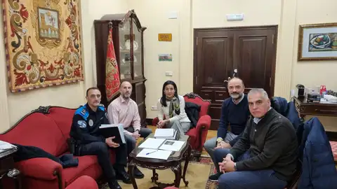 Proxecto piloto na contorna de Carmelitas para o “problema crónico” do aparcamento escolar Proxecto piloto na contorna de Carmelitas para o “problema crónico” do aparcamento escolar