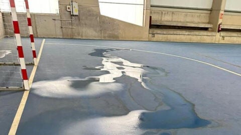Agua acumulada en la pista de Nueva