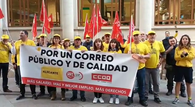 Los trabajadores de Correos se oponen a la venta del histórico edificio de la plaza de Gabriel Miró de Alicante Los trabajadores de Correos se oponen a la venta del histórico edificio de la plaza de Gabriel Miró de Alicante
