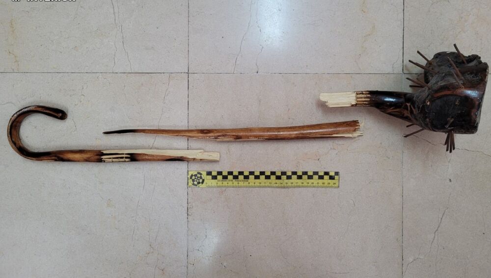 Bastón modificado usado por el detenido en Novelda.