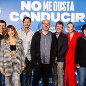 El director Borja Cobeaga, al frente del equipo de la serie 'No me gusta conducir' ante el photocall de la premiere