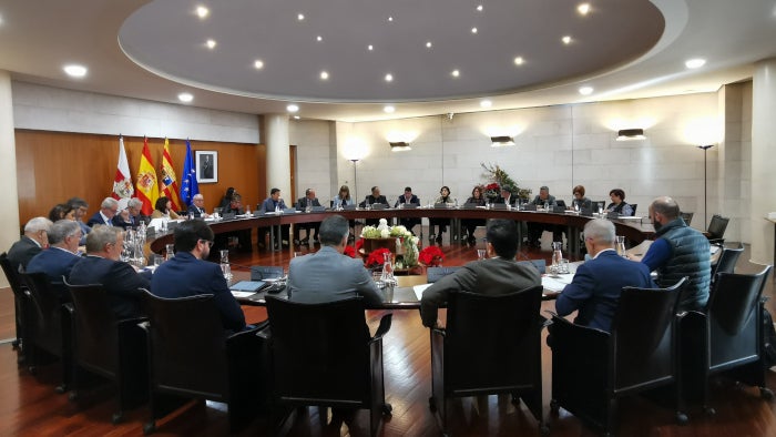 Luz verde a unas cuentas que mantienen su compromiso con los ayuntamientos Luz verde a unas cuentas que mantienen su compromiso con los ayuntamientos