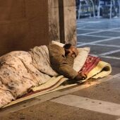 El último censo realizado por Cruz Roja contabiliza a 128 personas durmiendo en la calle