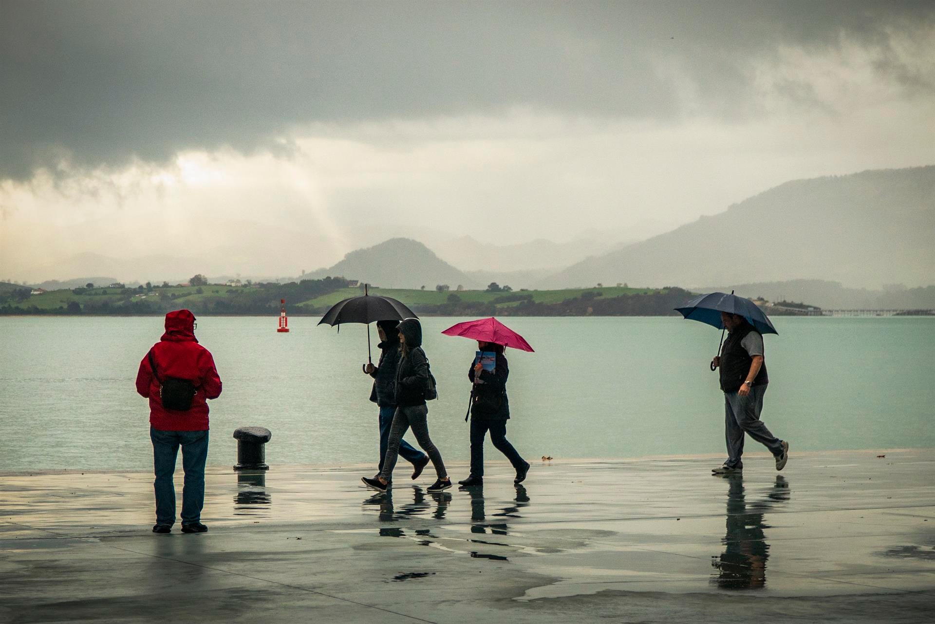 Más de 2.100 cántabros dejaron la comunidad para irse a vivir al extranjero en 2023 Más de 2.100 cántabros dejaron la comunidad para irse a vivir al extranjero en 2023