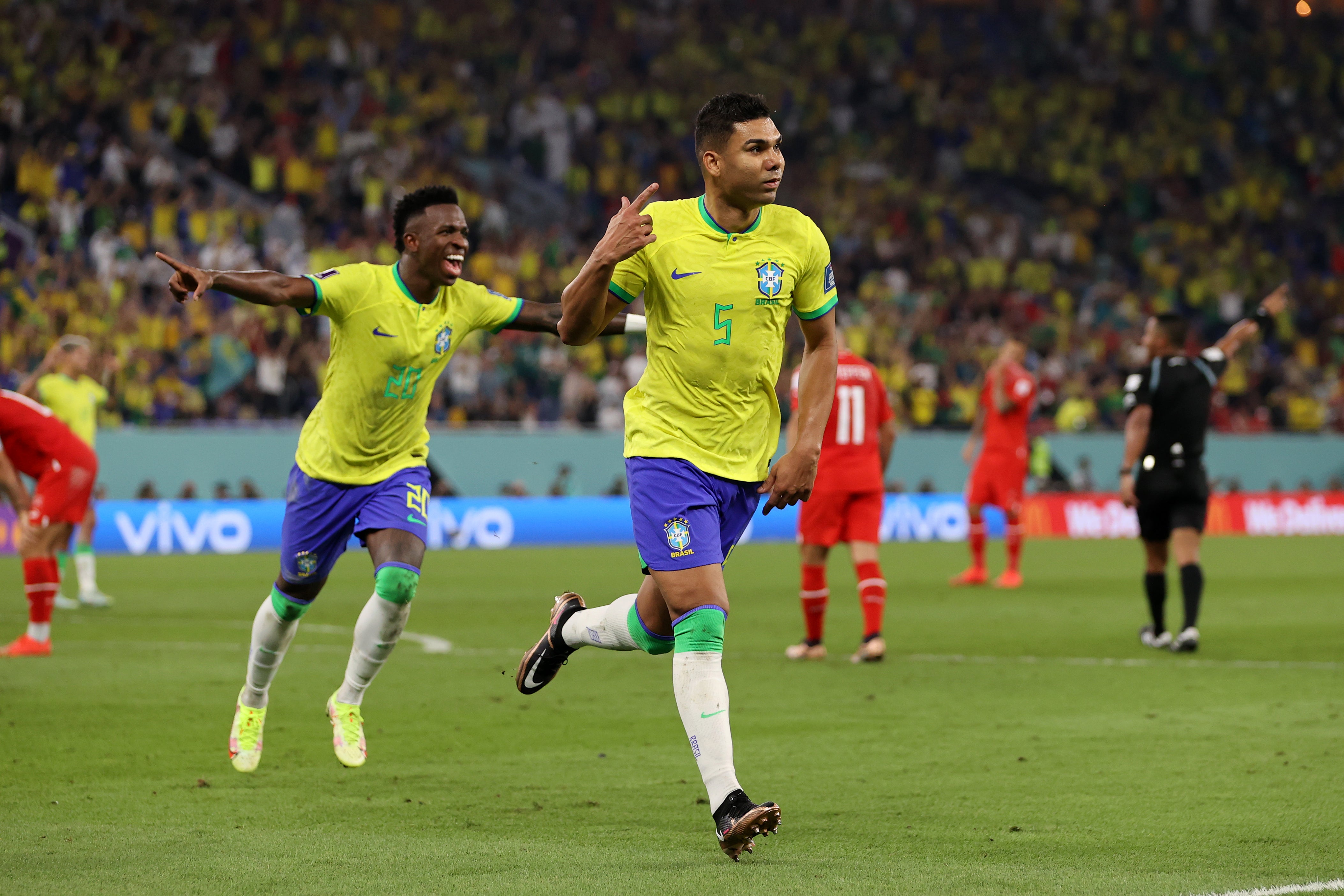 Casemiro mete a Brasil en octavos Casemiro mete a Brasil en octavos
