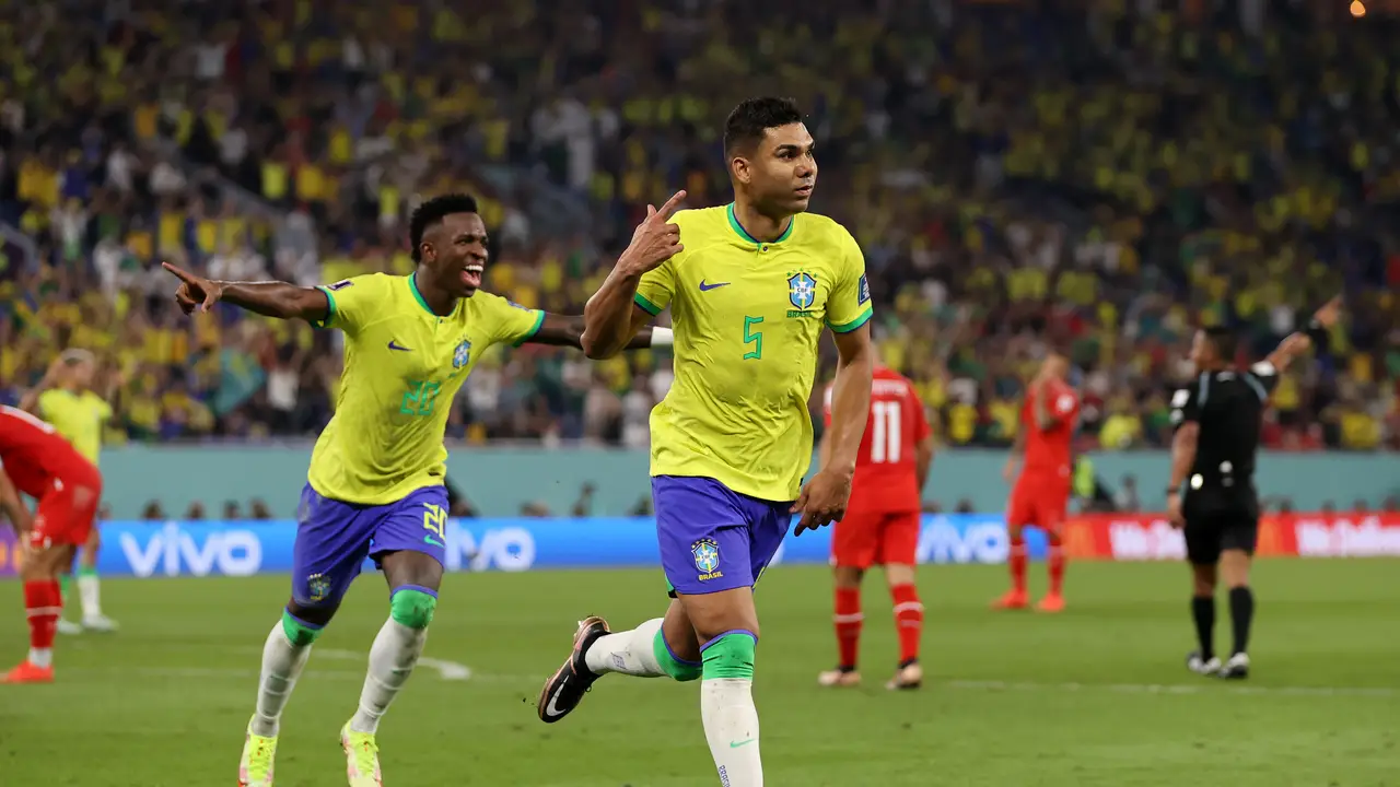 Casemiro mete a Brasil en octavos Casemiro mete a Brasil en octavos