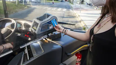 Utilización de la Tarjeta de Movilidad de Galicia Monbus lanza un sistema piloto de reserva garantida para que os usuarios da Tarxeta de Mobilidade de Galicia (TMG) e da Tarxeta Xente Nova (TXN) poidan reservar praza con antelación nos seus servizos.