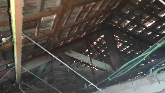 Padres y madres de alumnos recogen firmas porque el colegio público Antonio Molina de Blanca "sea cae a trozos" Padres y madres de alumnos recogen firmas porque el colegio público Antonio Molina de Blanca "sea cae a trozos"