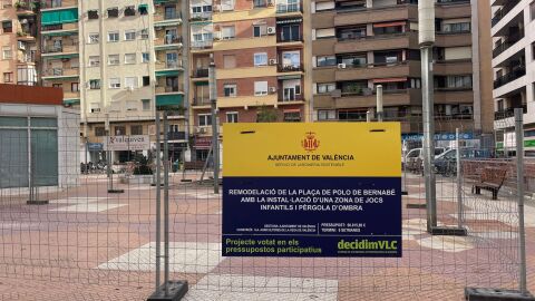 Cartel anunciador de las obras Cartel anunciador de las obras