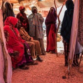 Imagen de archivo de un grupo de mujeres somalíes esperando a ser atendidas por un médico