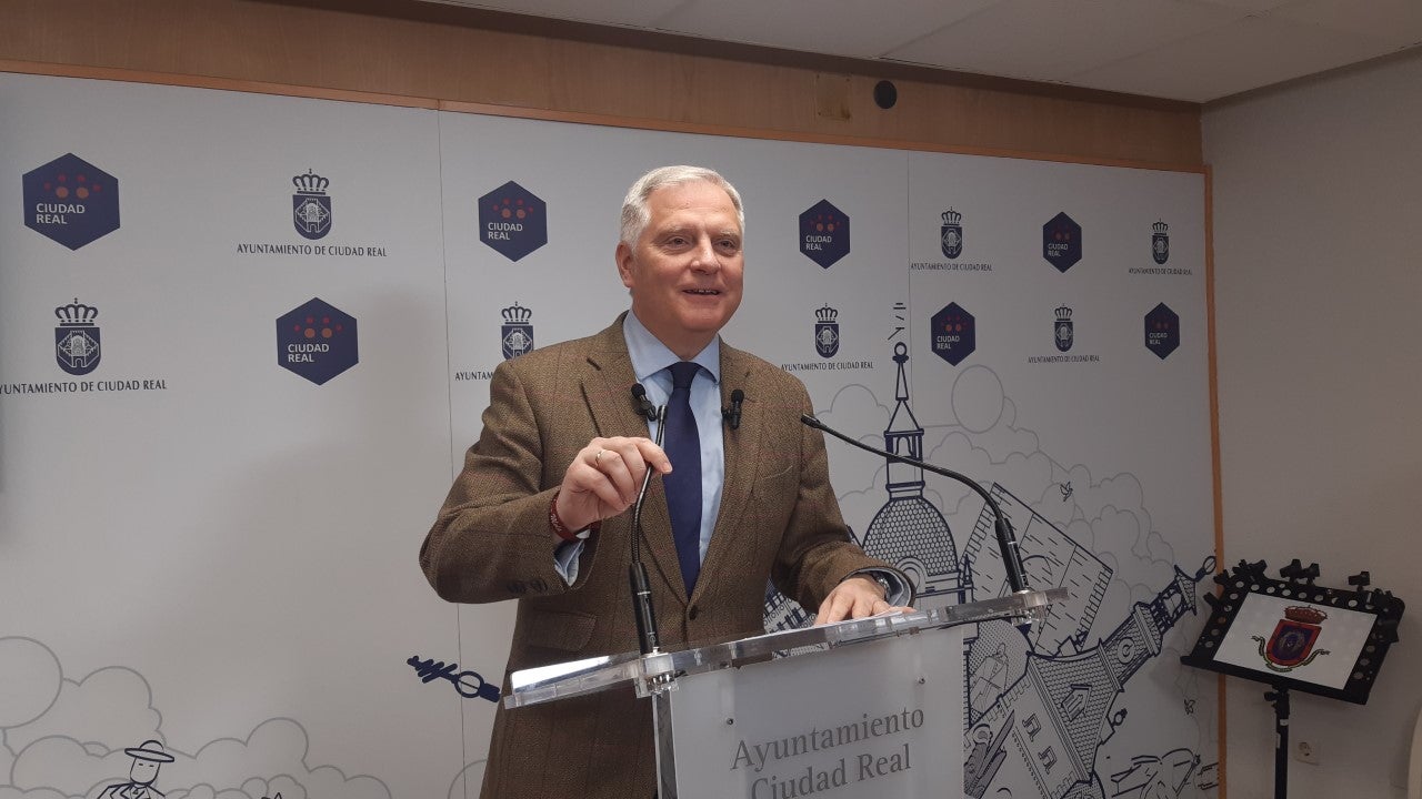 Francisco Cañizares: "La subida del 6,5% en las tarifas de la zona azul es poner un clavo más al ataúd de Ciudad Real" Francisco Cañizares: "La subida del 6,5% en las tarifas de la zona azul es poner un clavo más al ataúd de Ciudad Real"