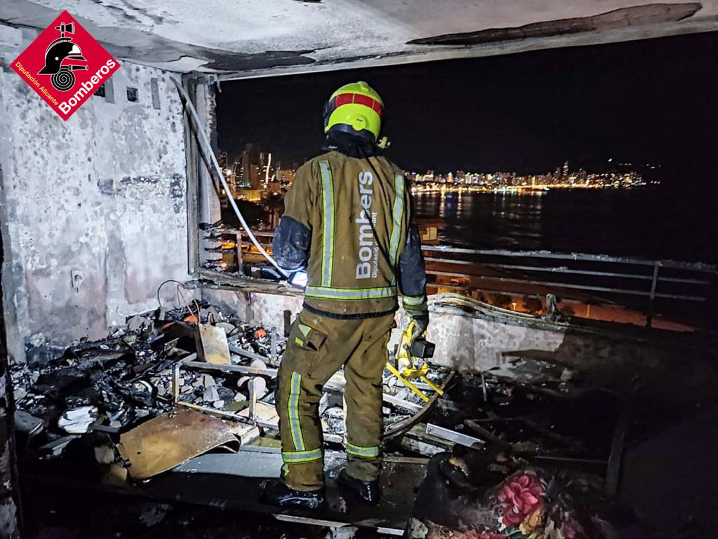 Trasladado a la unidad de Quemados de La Fe el herido el incendio de Benidorm Trasladado a la unidad de Quemados de La Fe el herido el incendio de Benidorm
