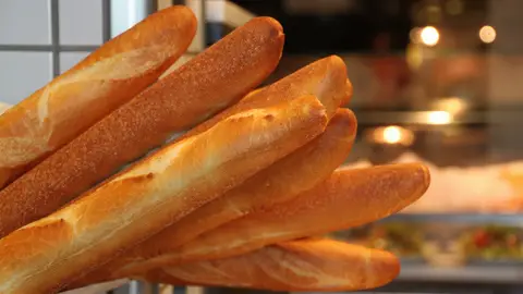 La 'baguette' francesa, declarada Patrimonio Inmaterial de la Unesco La 'baguette' francesa, declarada Patrimonio Inmaterial de la Unesco