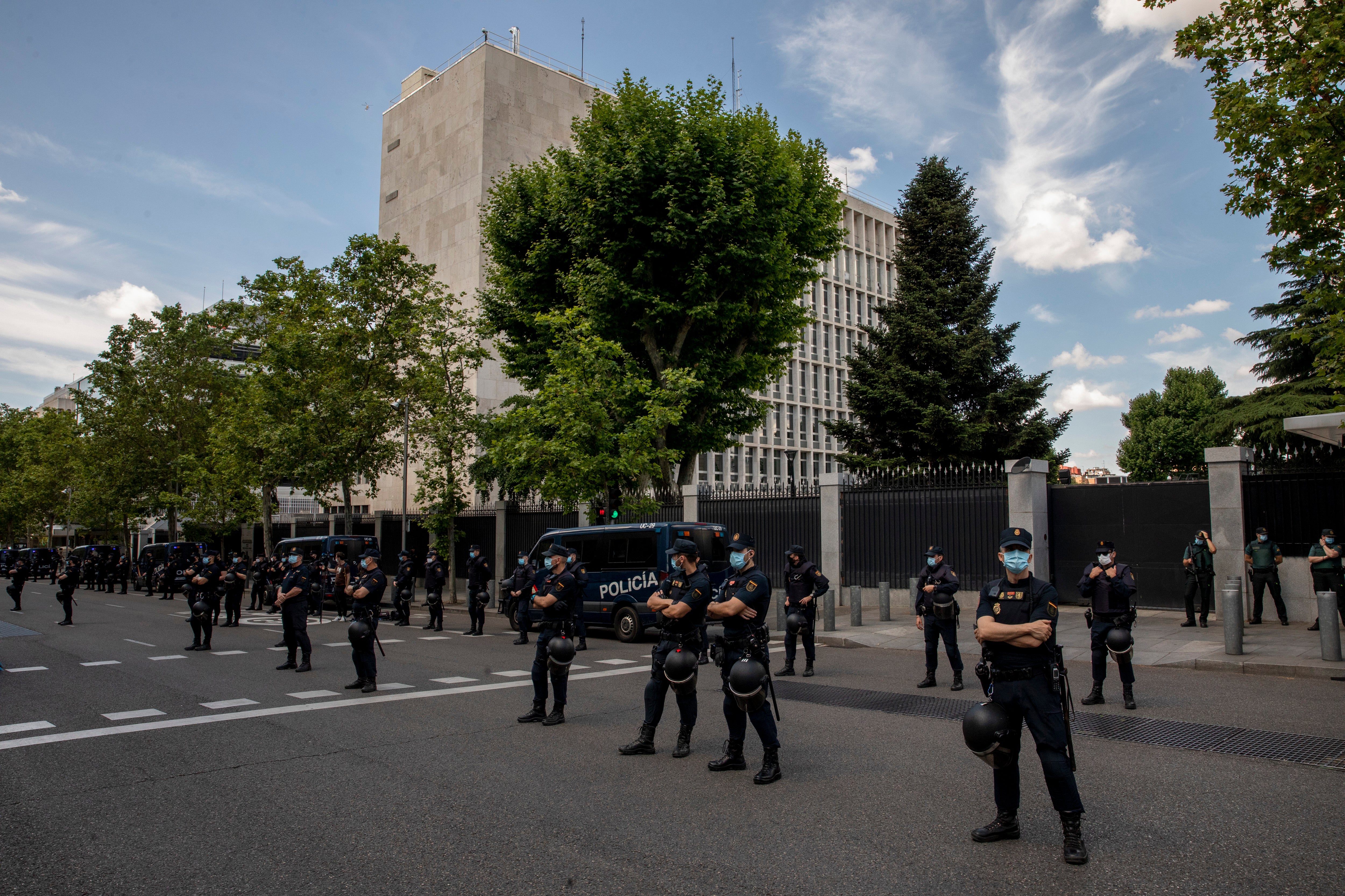 Oleada de cartas bomba: un sexto sobre con explosivos llega a la embajada de EEUU en Madrid Oleada de cartas bomba: un sexto sobre con explosivos llega a la embajada de EEUU en Madrid