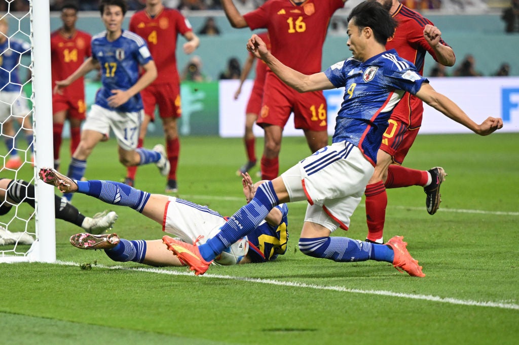 Polémica del VAR en el Japón - España: ¿sale el balón en el segundo gol de los japoneses? Polémica del VAR en el Japón - España: ¿sale el balón en el segundo gol de los japoneses?