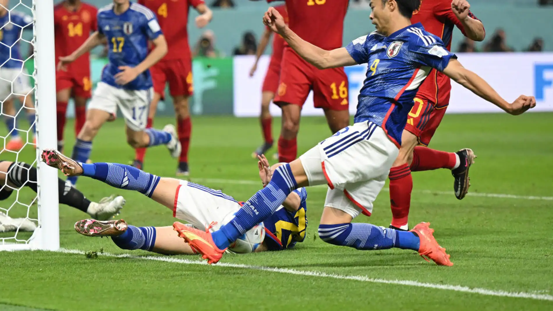 La polémica del Japón - España: ¿sale el balón en el segundo gol de los japoneses?