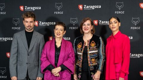 El actor Carlos Cuevas (i), la periodista Mar&iacute;a Guerra, la vicealcaldesa de Zaragoza Sara Fern&aacute;ndez y la actriz Mina El Hammani (d), en la lectura de nominaciones de los Premios Feroz 2023