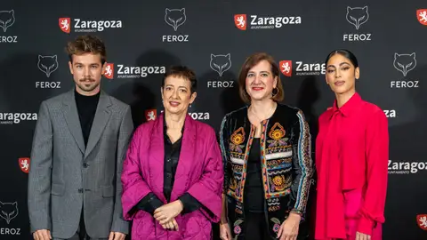 El actor Carlos Cuevas (i), la periodista María Guerra, la vicealcaldesa de Zaragoza Sara Fernández y la actriz Mina El Hammani (d), en la lectura de nominaciones de los Premios Feroz 2023 El actor Carlos Cuevas (i), la periodista María Guerra, la vicealcaldesa de Zaragoza Sara Fernández y la actriz Mina El Hammani (d), en la lectura de nominaciones de los Premios Feroz 2023
