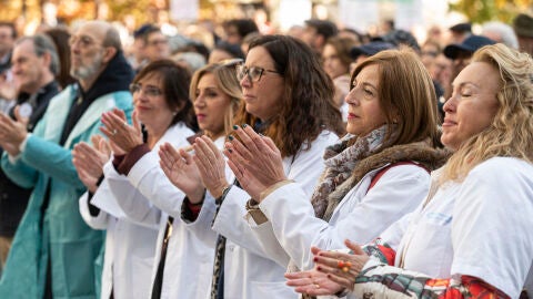 Sanitarios durante una concentraci&oacute;n convocada por el sindicato Amyts en Madrid.