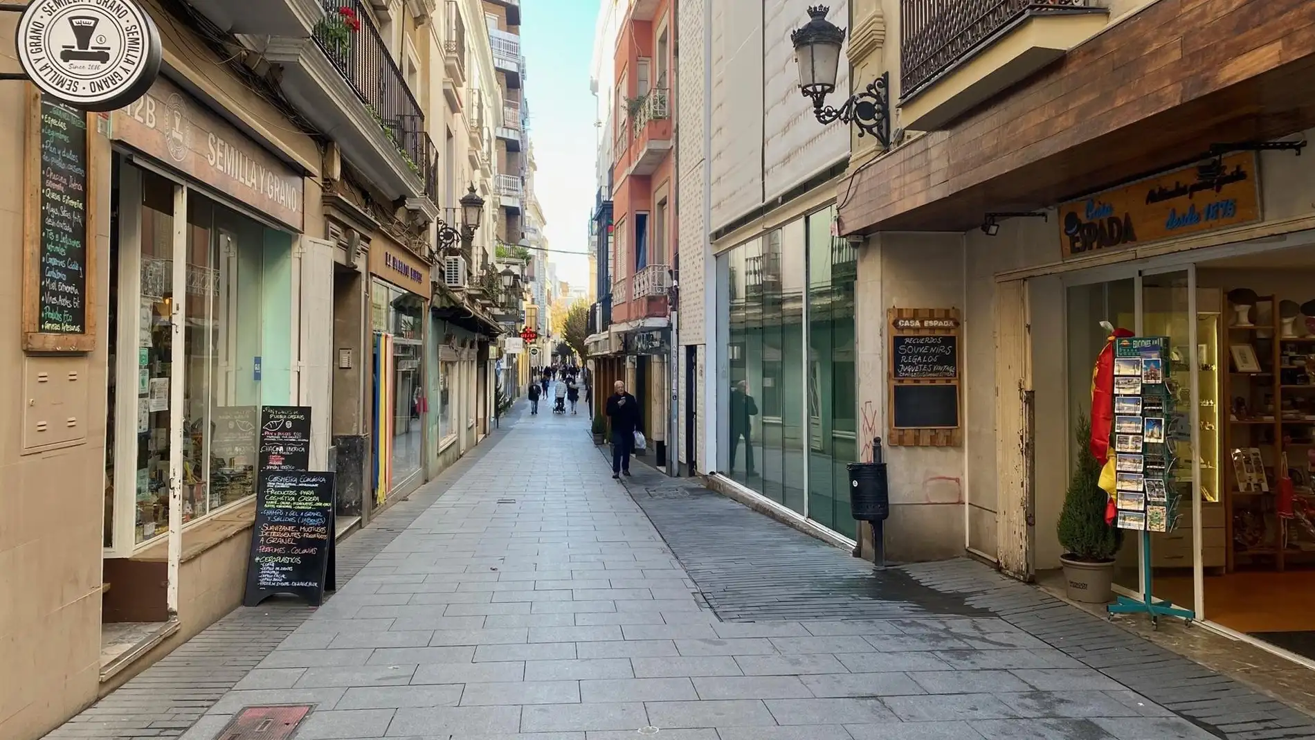 El PSOE de Badajoz reprocha al alcalde la ausencia de luces de Navidad en calles comerciales del Casco Antiguo