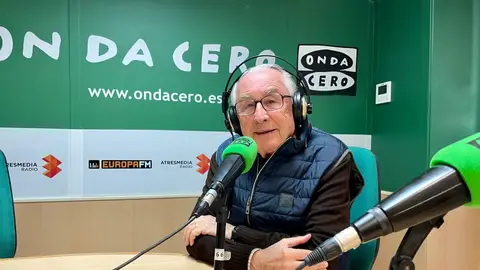 El periodista Santiago Gambín, autor del libro 'Cumbres del deporte ilicitano'. El periodista Santiago Gambín, autor del libro 'Cumbres del deporte ilicitano'.