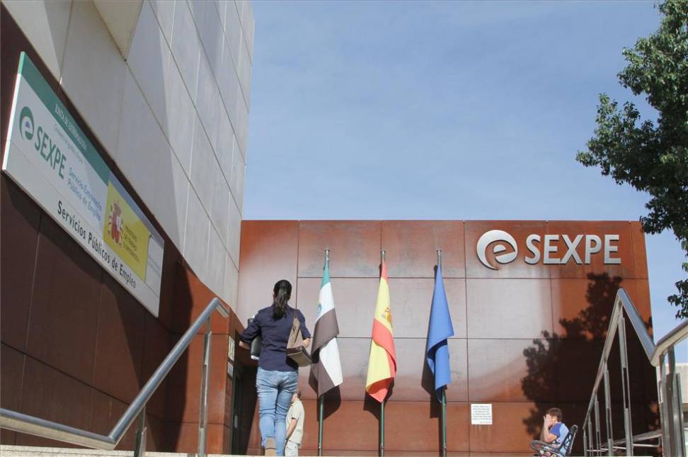 Baja el paro en Extremadura en el mes de noviembre en 641 personas Baja el paro en Extremadura en el mes de noviembre en 641 personas