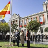 Izada de la bandera nacional en la Plaza de la Constitución Izada de la bandera nacional en la Plaza de la Constitución