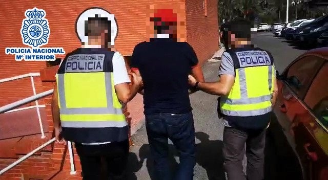 La Policía Nacional de Elche desarticula un grupo que robaba en naves industriales de Alicante, Valencia y Murcia por el método del butrón La Policía Nacional de Elche desarticula un grupo que robaba en naves industriales de Alicante, Valencia y Murcia por el método del butrón