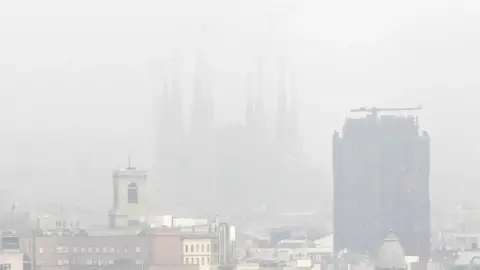 Barcelona s’enfronta a sancions per la contaminació Barcelona s’enfronta a sancions per la contaminació