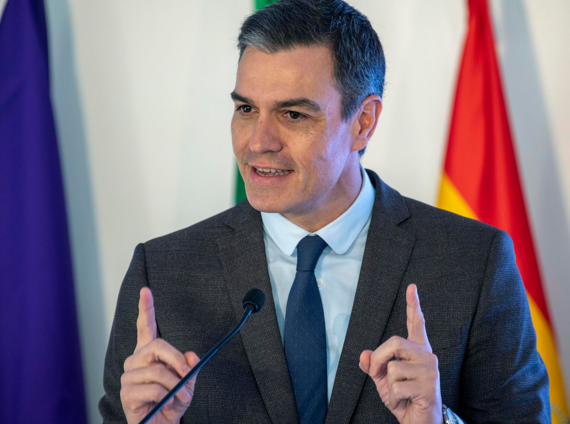 La CE podría suspender el siguiente pago de los fondos europeos por la poca sostenibilidad del sistema de pensiones de Sánchez La CE podría suspender el siguiente pago de los fondos europeos por la poca sostenibilidad del sistema de pensiones de Sánchez