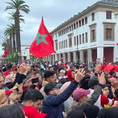 Aficionados marroquíes celebran en la ciudad de Rabat en una foto de archivo