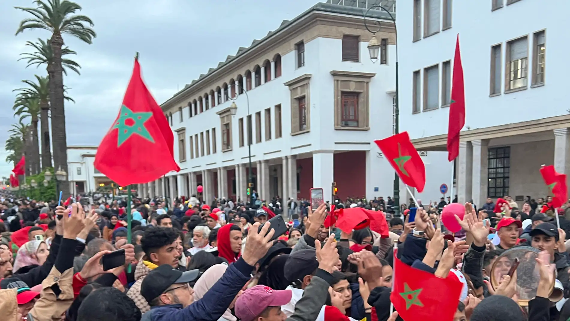 Aficionados marroquíes celebran en la ciudad de Rabat en una foto de archivo