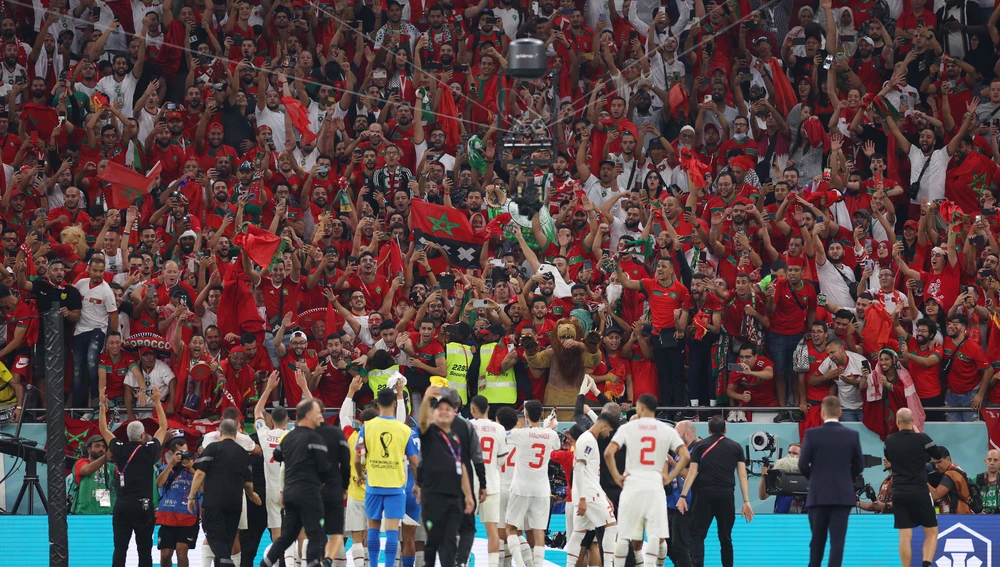 Marruecos celebra junto a su afición una de sus victorias en el Mundial