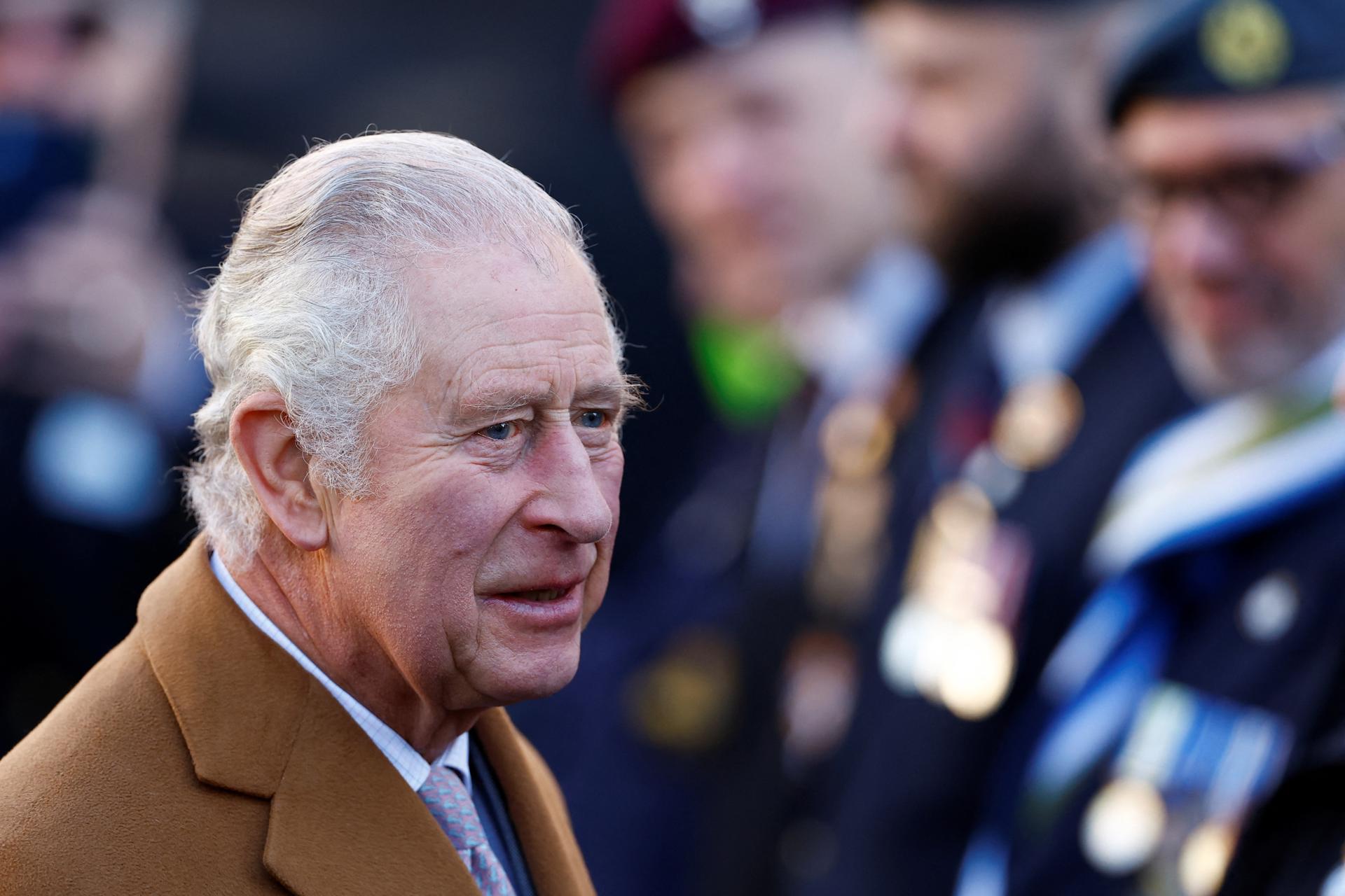 Detienen a un joven en Inglaterra por tirarle un huevo a Carlos III Detienen a un joven en Inglaterra por tirarle un huevo a Carlos III