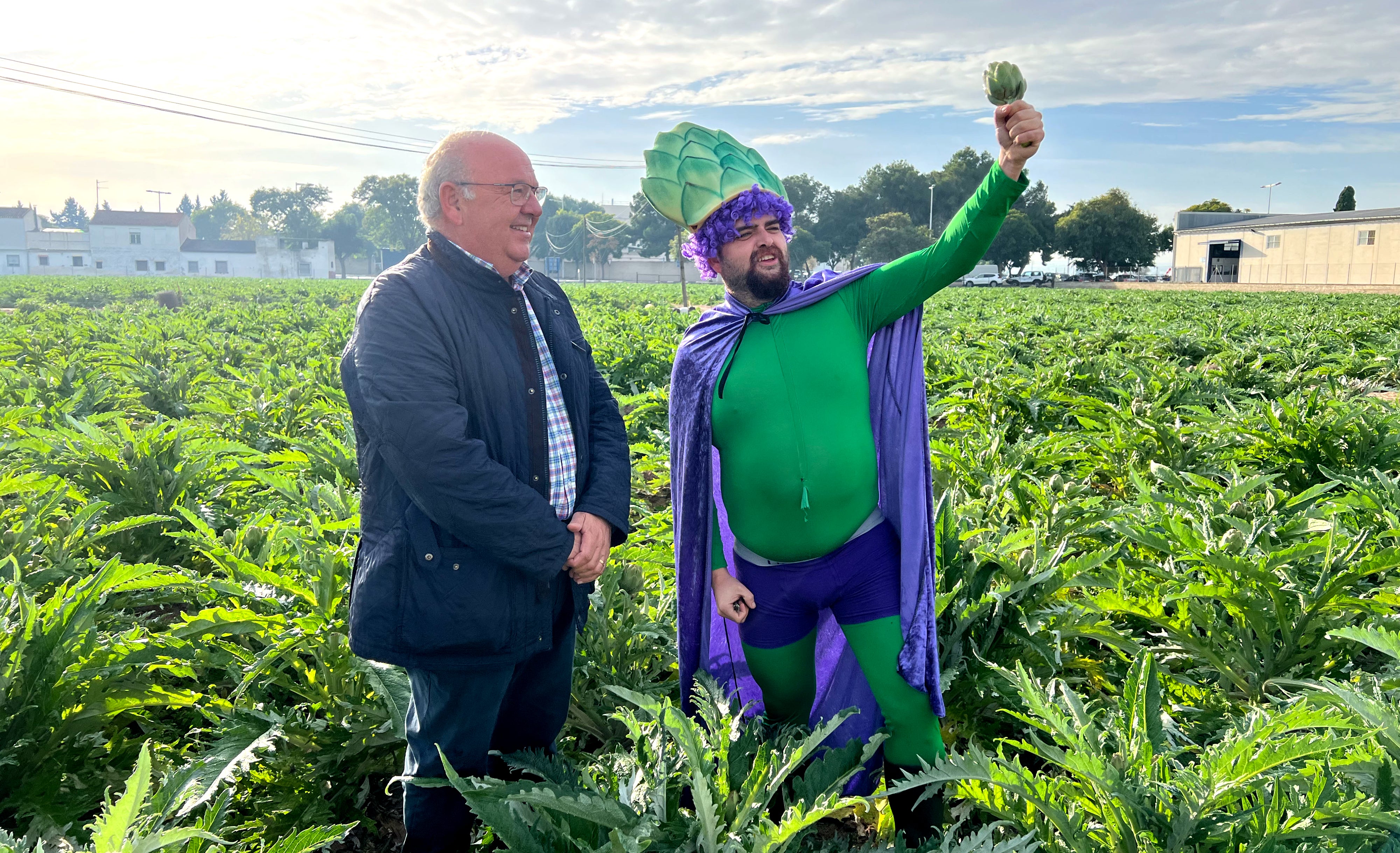 La alcachofa de la Vega Baja ficha a un superhéroe para combatir los problemas del sector La alcachofa de la Vega Baja ficha a un superhéroe para combatir los problemas del sector