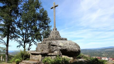  s&iacute;mbolo falanxista de Outeiro da Obra
