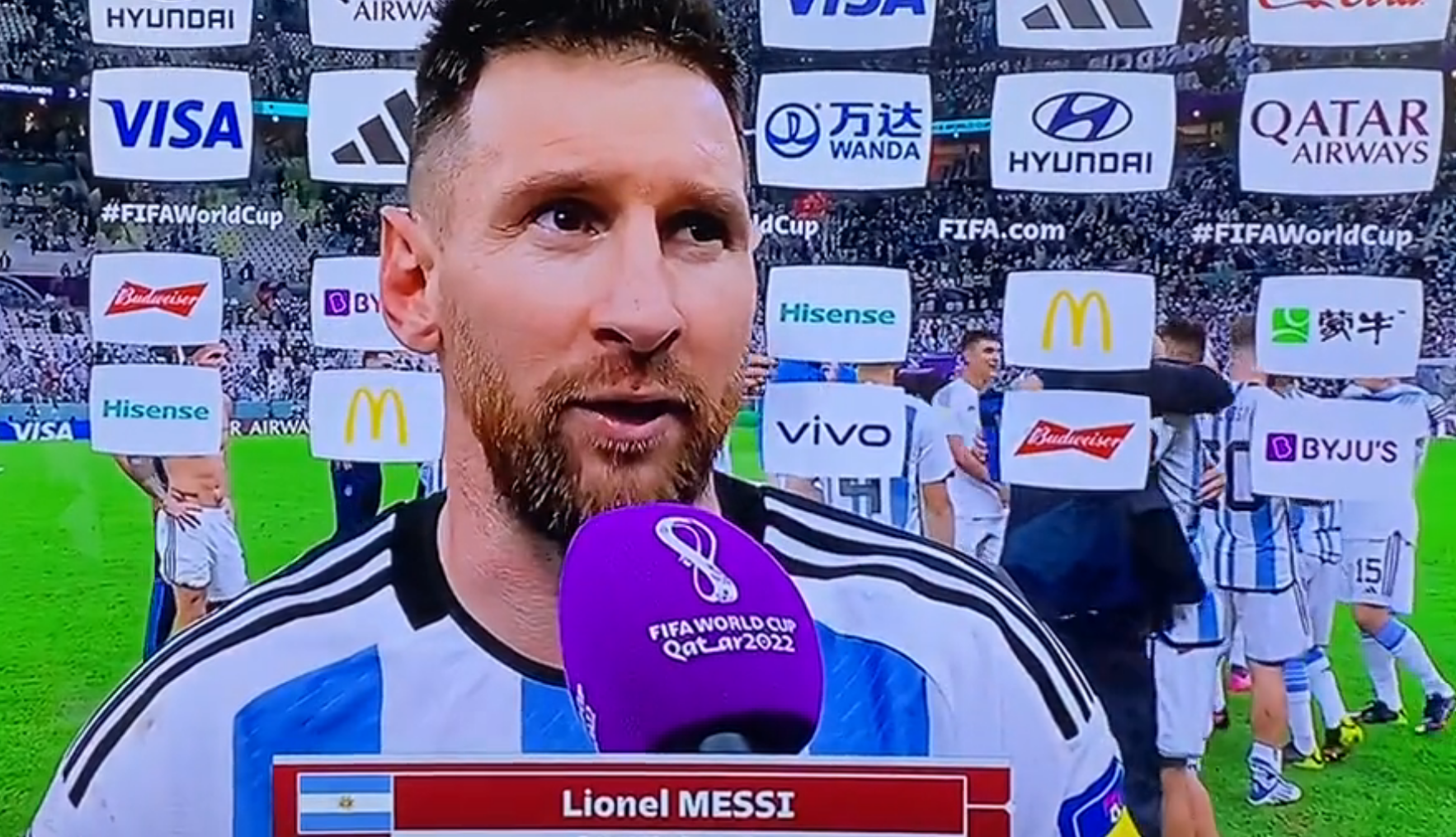 Messi carga contra Mateu Lahoz: "La FIFA no puede poner un árbitro así" Messi carga contra Mateu Lahoz: "La FIFA no puede poner un árbitro así"