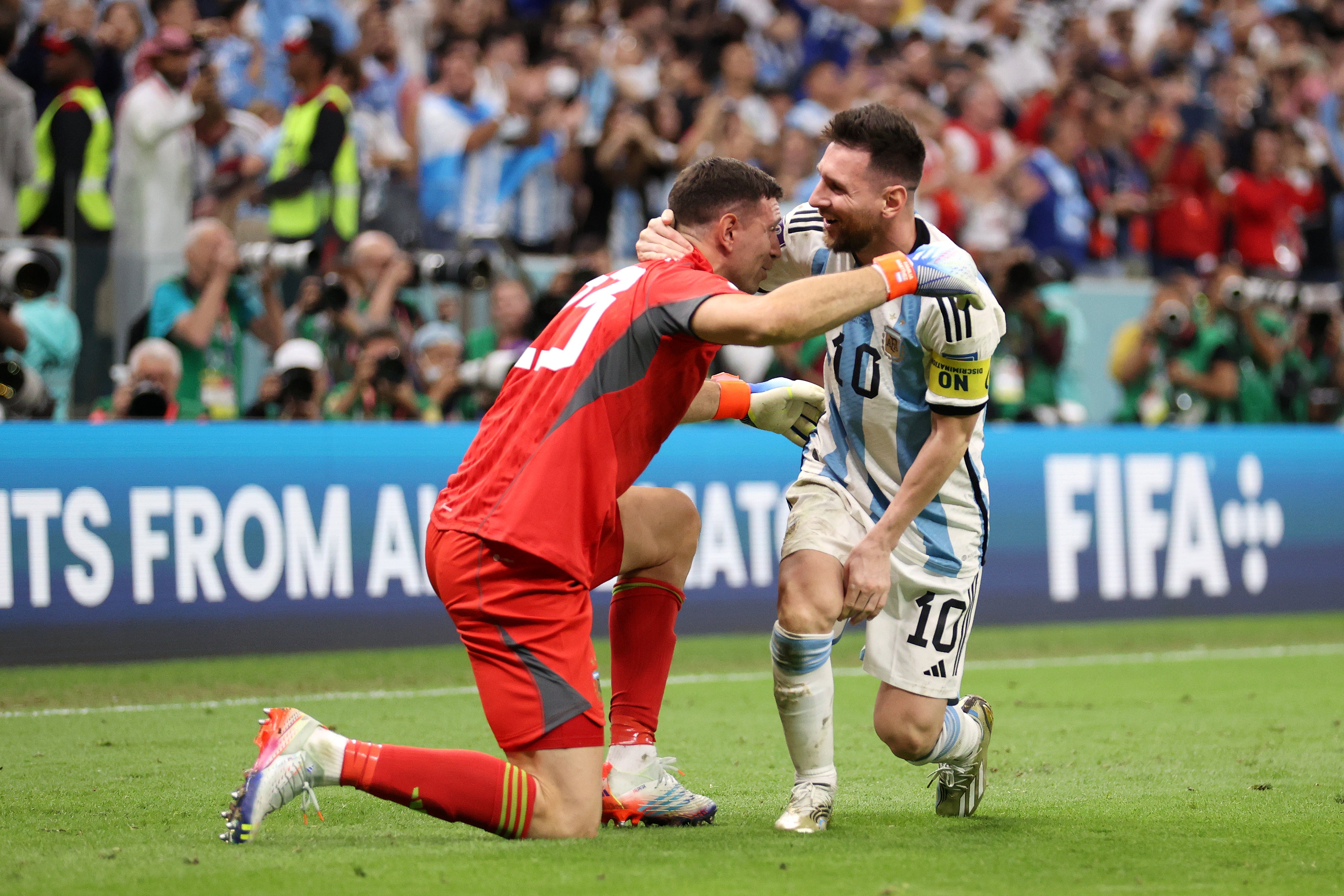 El Dibu rescata a Argentina en la locura del Lusail El Dibu rescata a Argentina en la locura del Lusail