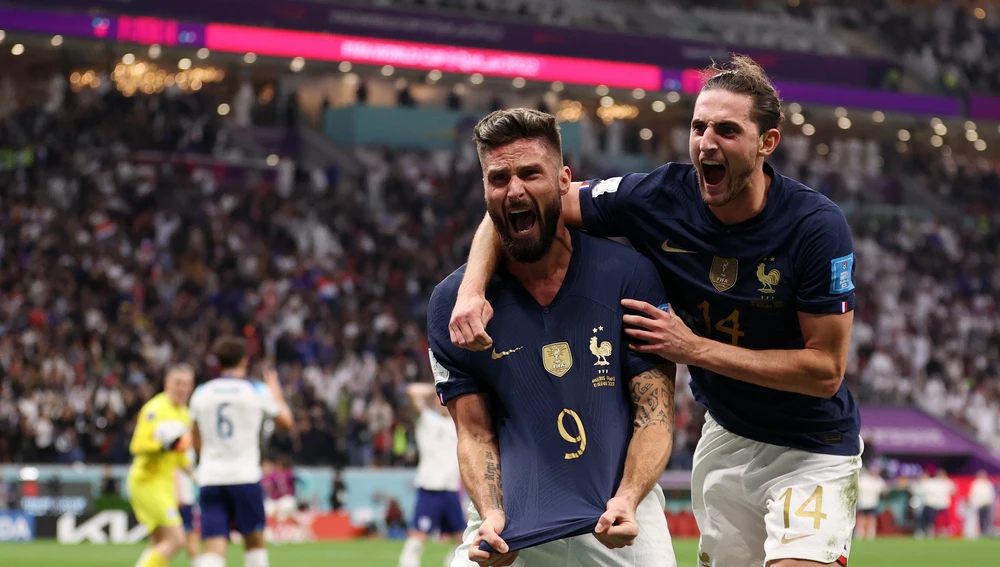 Giroud celebra su gol a Inglaterra