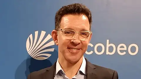 Iván Sanmartín, elexido novo Presidente da Federación Galega de Atletismo Iván Sanmartín, elexido novo Presidente da Federación Galega de Atletismo