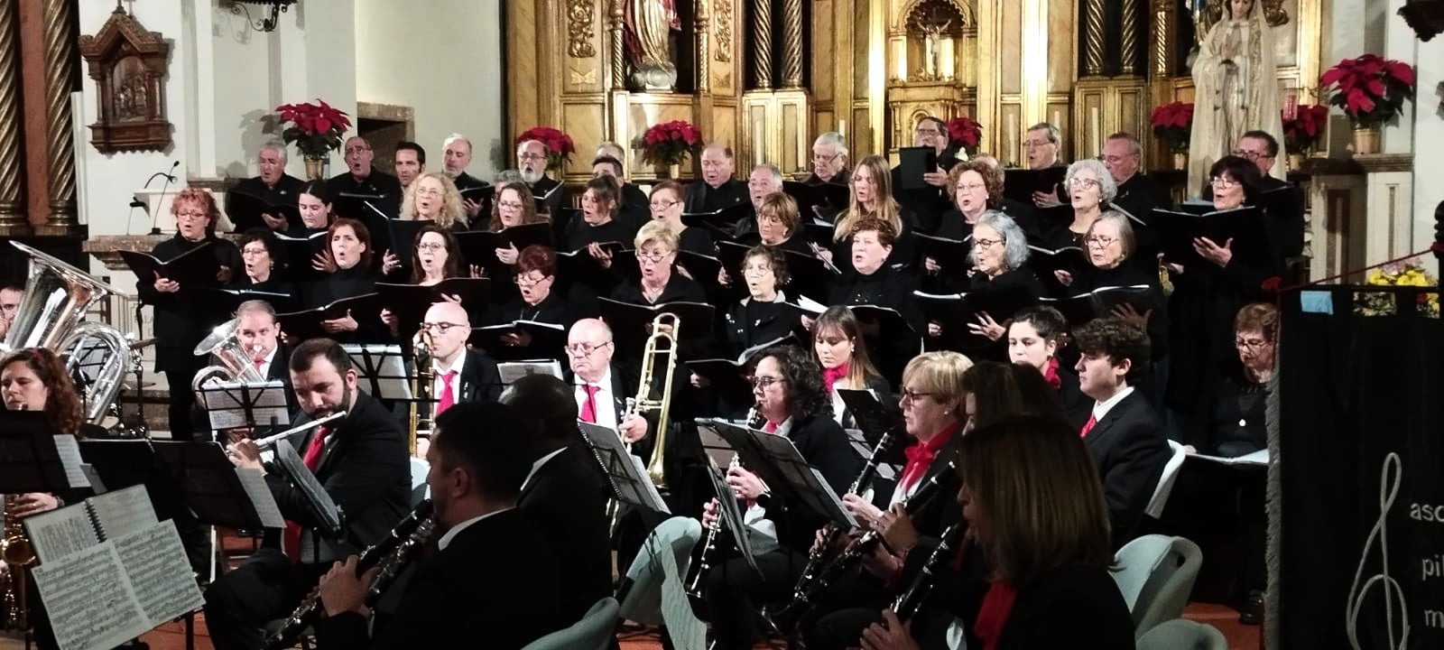 Tino Sierra: "La Coral y la Banda de Música de la Fuente ofrecen un espectáculo muy novedoso en esta gira" Tino Sierra: "La Coral y la Banda de Música de la Fuente ofrecen un espectáculo muy novedoso en esta gira"