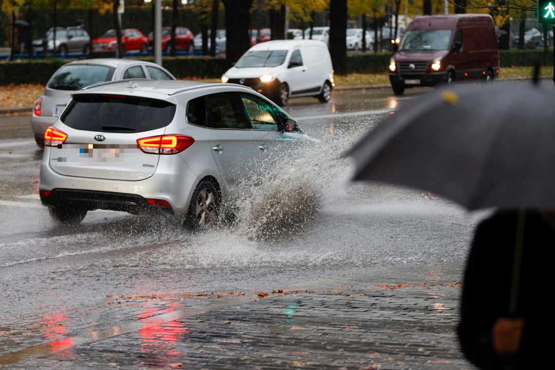 Lluvia en Madrid: atascos y cortes en líneas de metro y cercanías Lluvia en Madrid: atascos y cortes en líneas de metro y cercanías