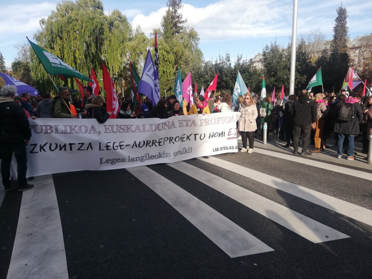 LAB,STEILAS y ELA: " Seguiremos luchando por una red pública,euskaldun y propia" LAB,STEILAS y ELA: " Seguiremos luchando por una red pública,euskaldun y propia"