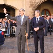 Felipe VI junto al alcalde de Alcañiz, Ignacio Urquizu