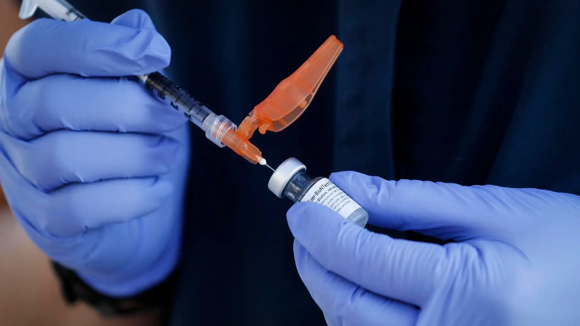 Vacuna covid-19: España amplía la segunda dosis de refuerzo a los menores  de 60 que la pidan | Onda Cero Radio